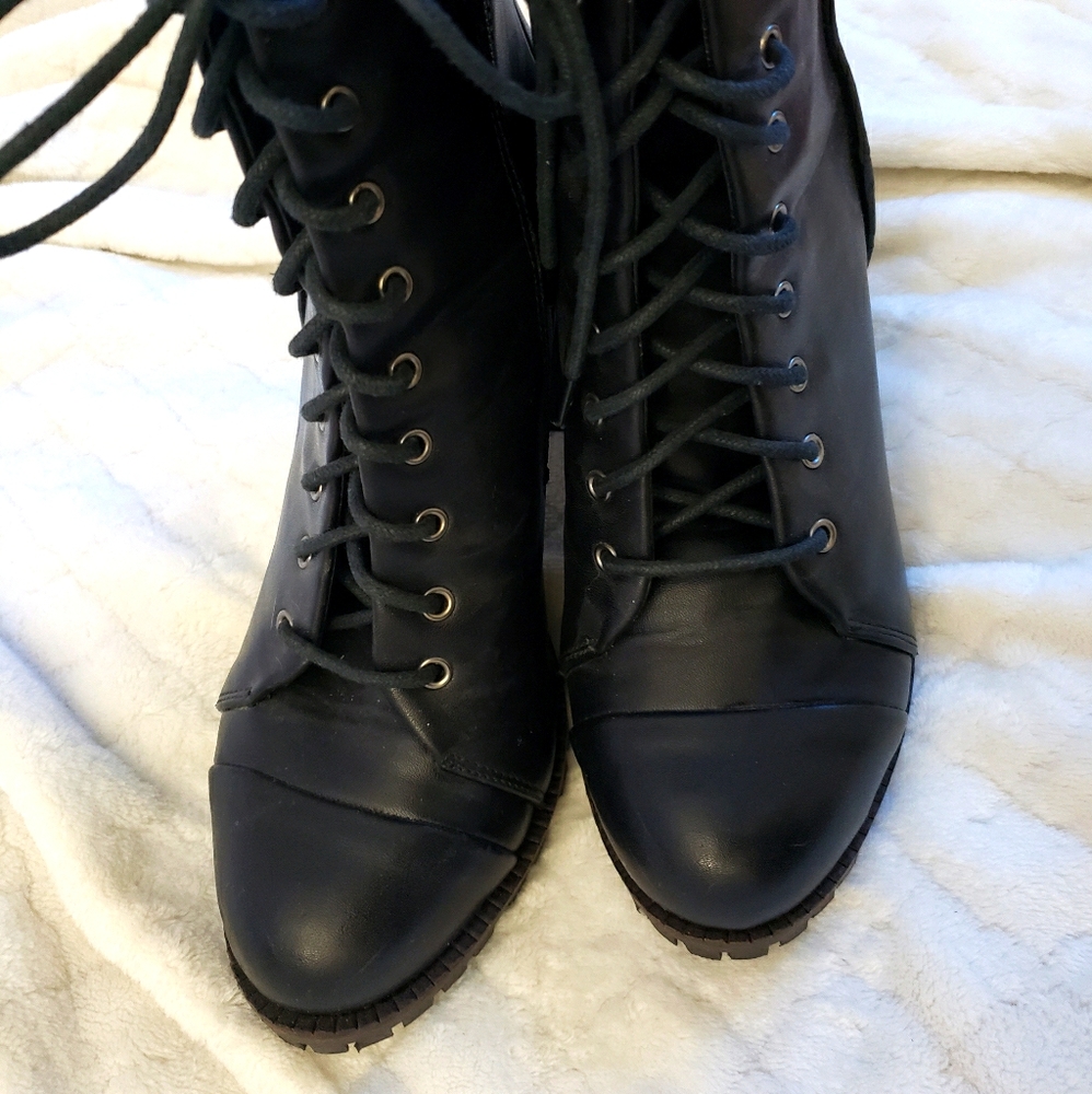 Report combat heeled boot size 8